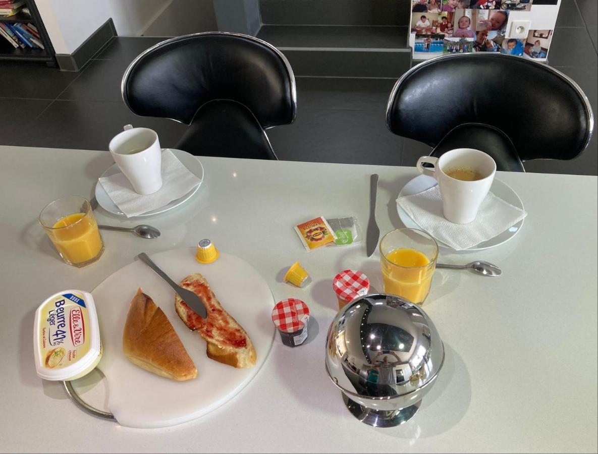 B&B Chez L'Habitant Chambre Privative Sur La Route Des Vins Tv Parking Box Velo Issenheim Zewnętrze zdjęcie