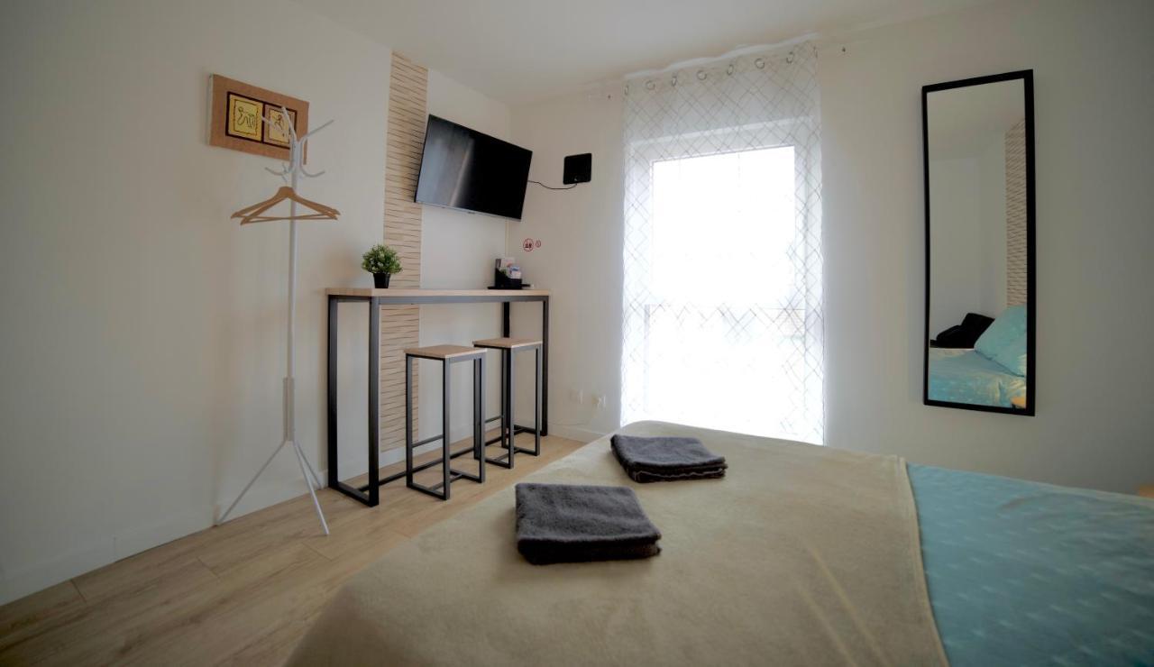 B&B Chez L'Habitant Chambre Privative Sur La Route Des Vins Tv Parking Box Velo Issenheim Zewnętrze zdjęcie