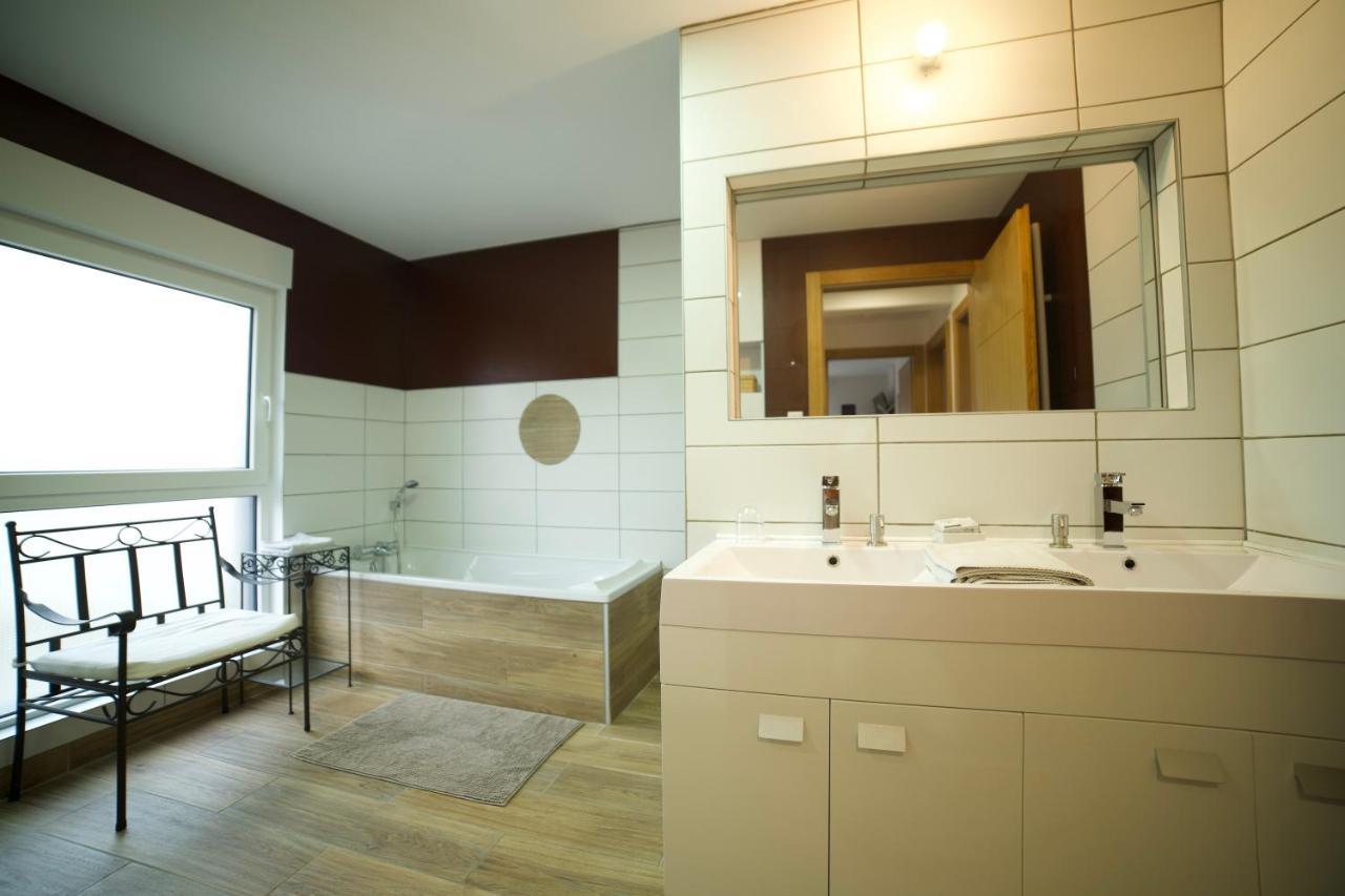 B&B Chez L'Habitant Chambre Privative Sur La Route Des Vins Tv Parking Box Velo Issenheim Zewnętrze zdjęcie
