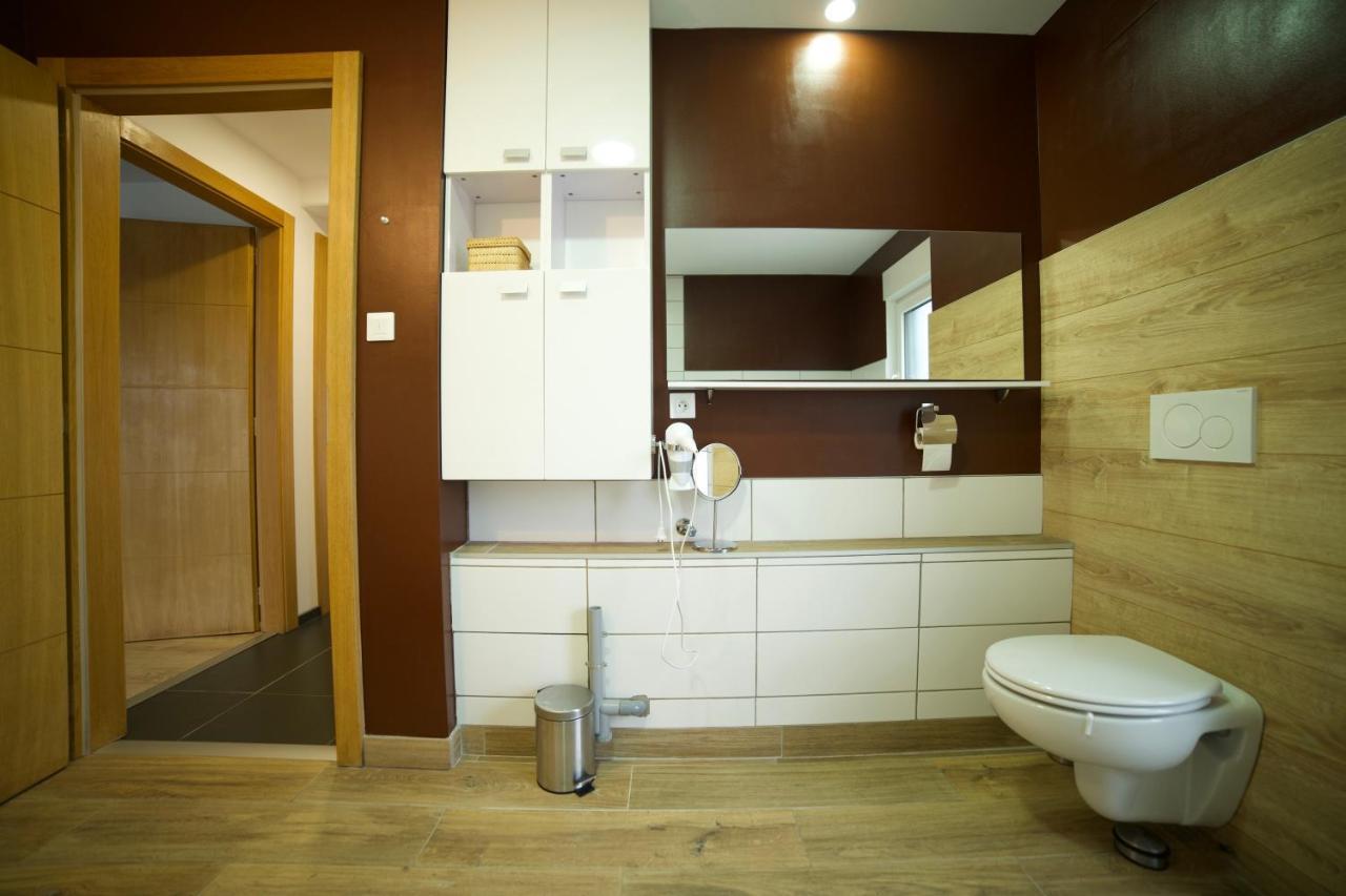B&B Chez L'Habitant Chambre Privative Sur La Route Des Vins Tv Parking Box Velo Issenheim Zewnętrze zdjęcie